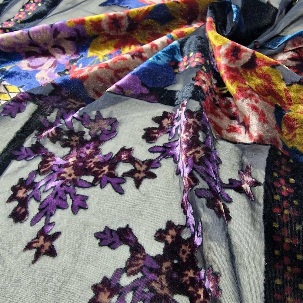 Yakma İpek Kadife Kumaşlar